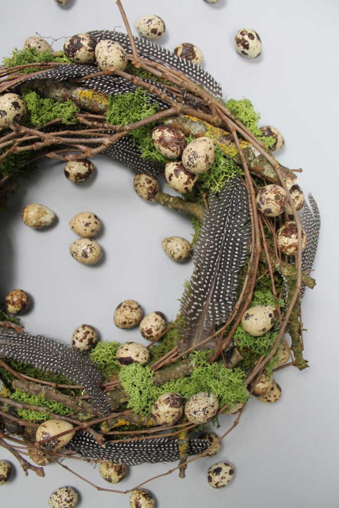 Natürliche Osterdekoration, Kranz mit Ästen und Moos
